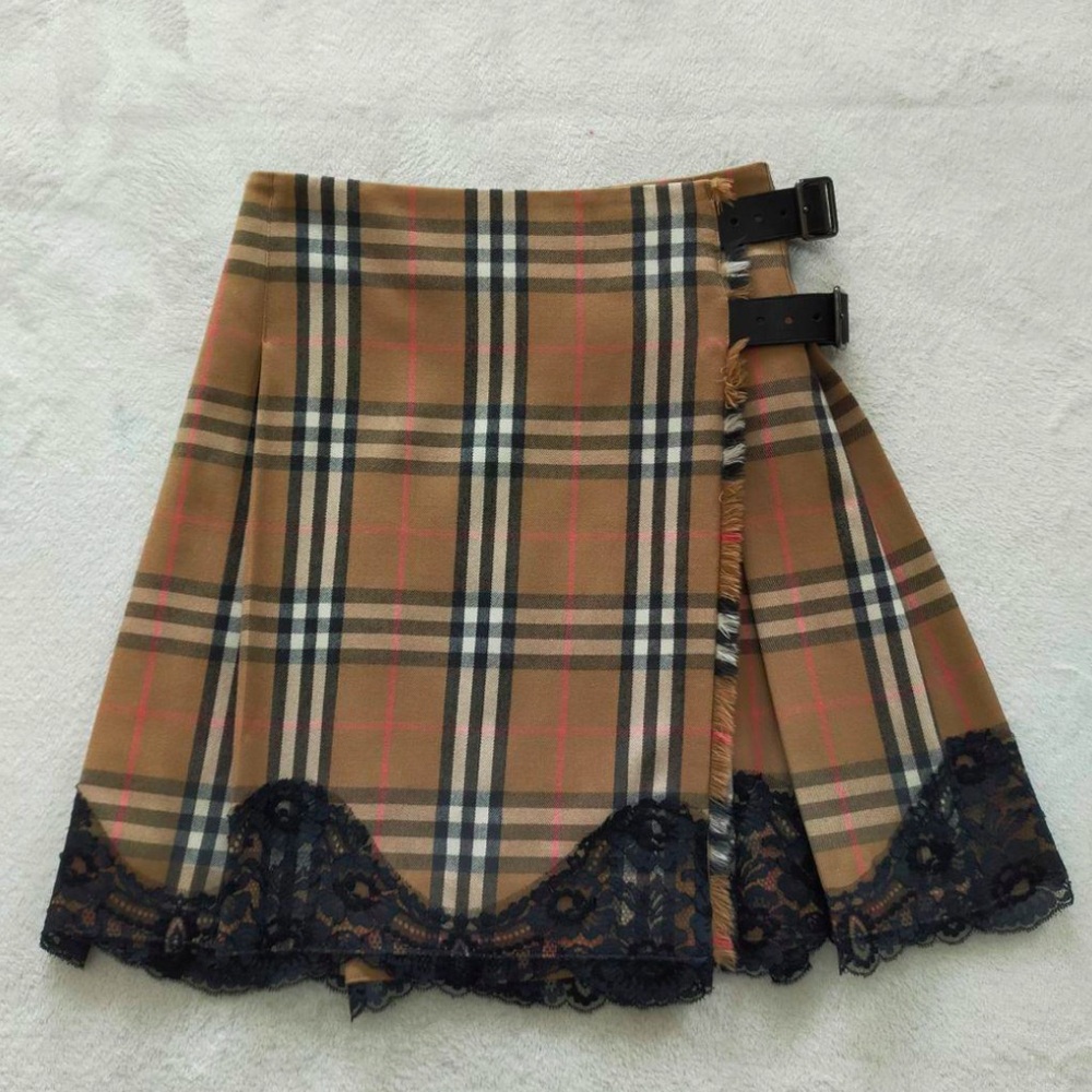 Burberry Nova check plaid skirt lace trim